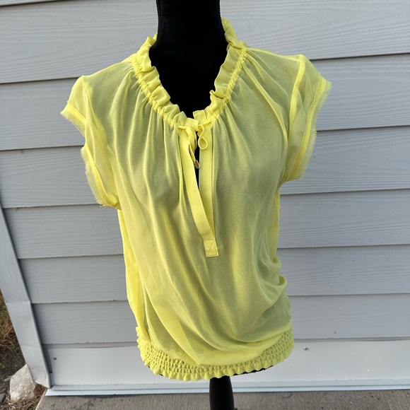 Like new sheer guess top - Picture 2 of 8